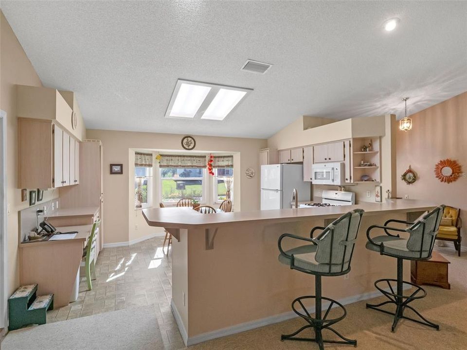 合同活跃: $274,900 (3 贝兹, 2 浴室, 1890 平方英尺)