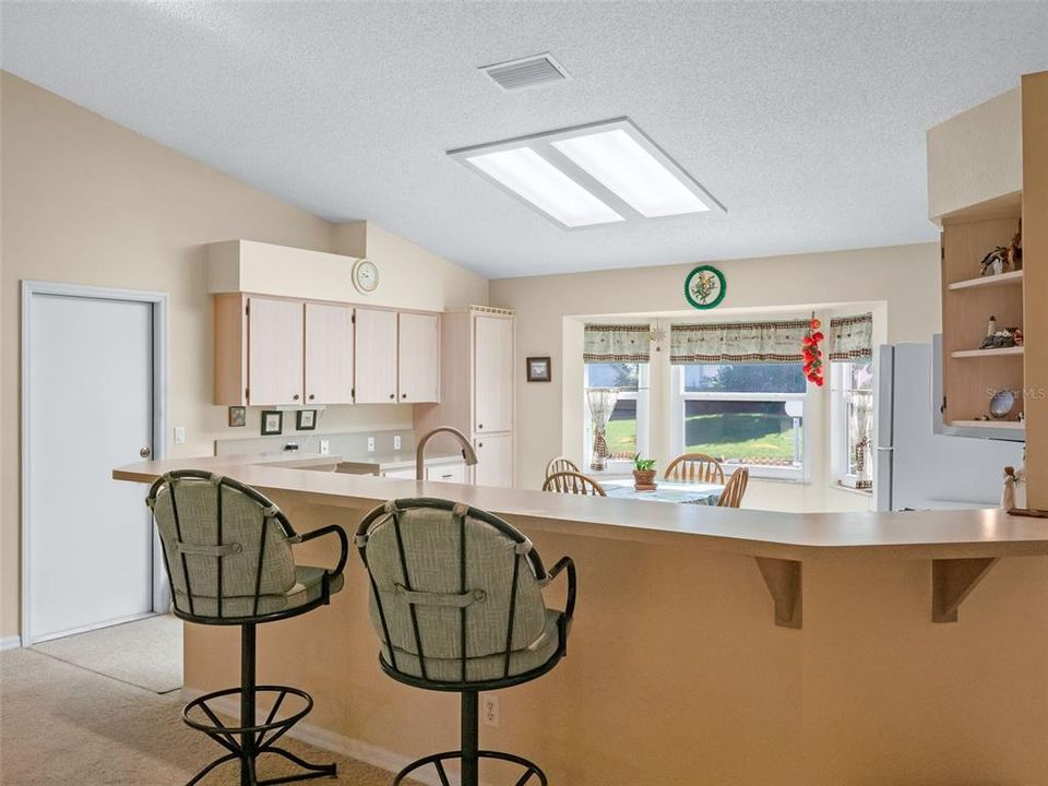 合同活跃: $274,900 (3 贝兹, 2 浴室, 1890 平方英尺)