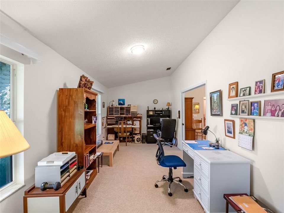 合同活跃: $274,900 (3 贝兹, 2 浴室, 1890 平方英尺)