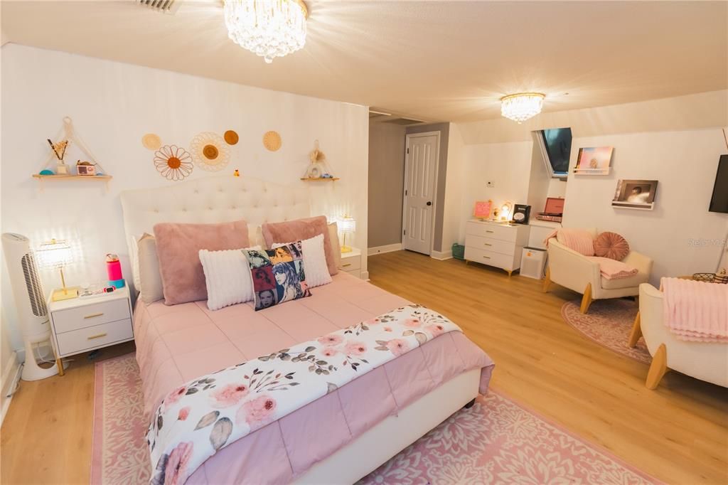 На продажу: $725,000 (5 спален, 2 ванн, 3051 Квадратных фут)