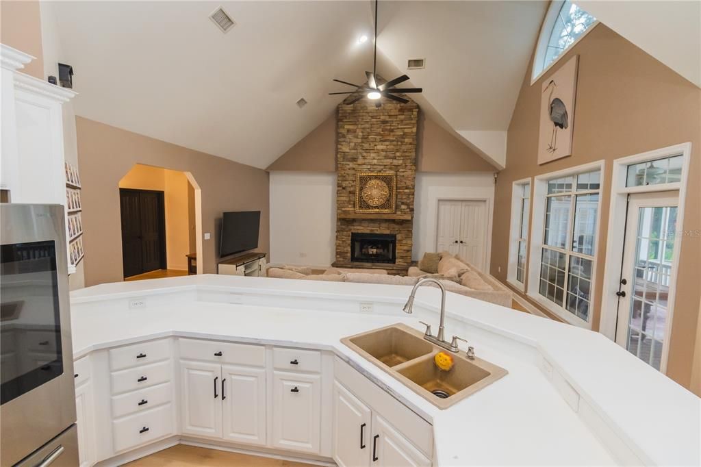 На продажу: $725,000 (5 спален, 2 ванн, 3051 Квадратных фут)