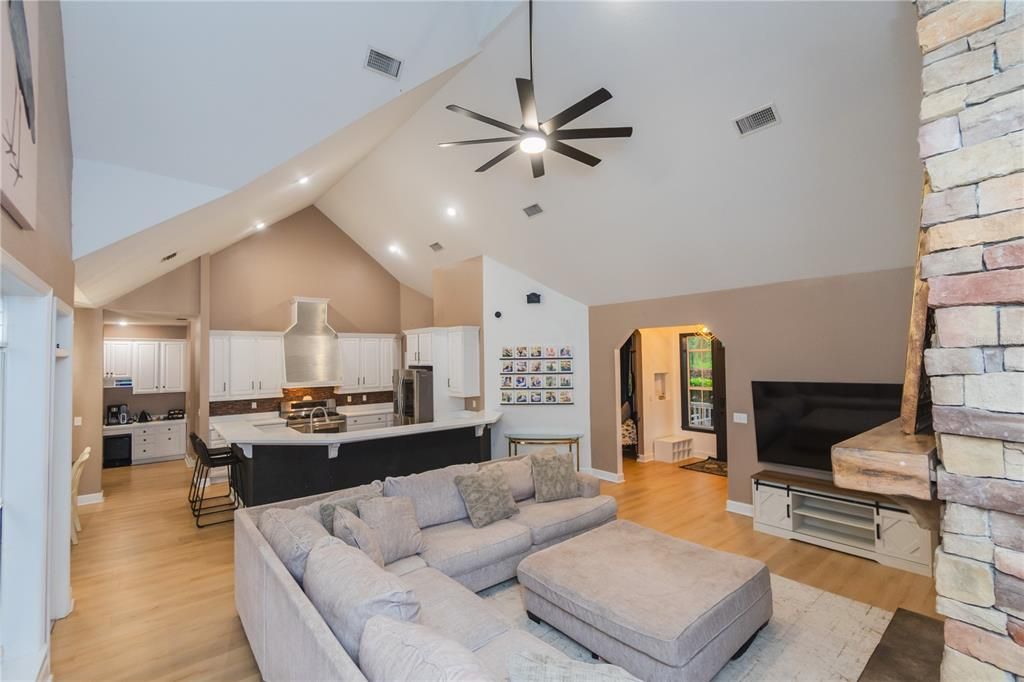 На продажу: $725,000 (5 спален, 2 ванн, 3051 Квадратных фут)