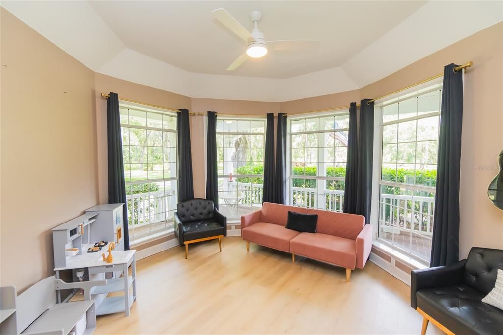 На продажу: $725,000 (5 спален, 2 ванн, 3051 Квадратных фут)