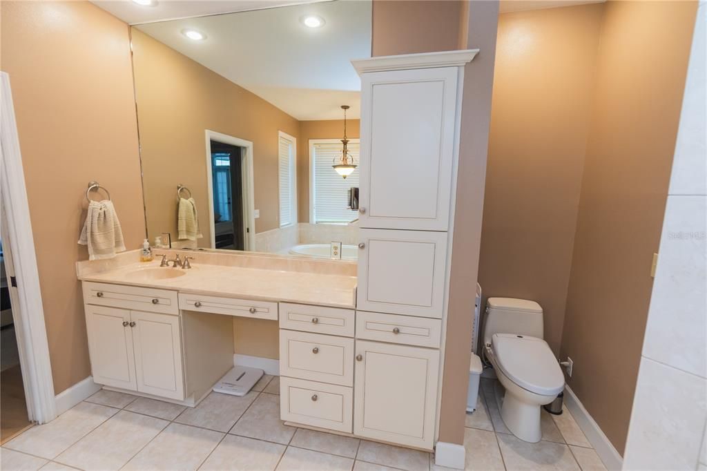 На продажу: $725,000 (5 спален, 2 ванн, 3051 Квадратных фут)