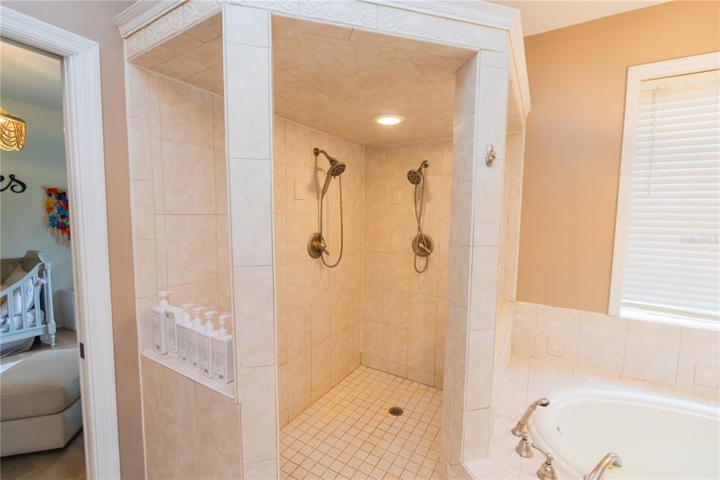 На продажу: $725,000 (5 спален, 2 ванн, 3051 Квадратных фут)