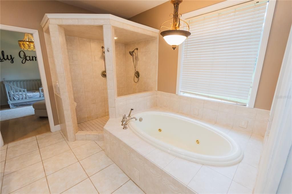 На продажу: $725,000 (5 спален, 2 ванн, 3051 Квадратных фут)