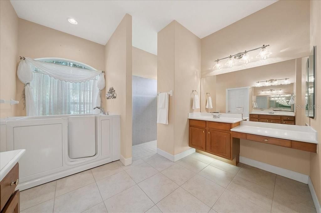 待售: $999,900 (4 贝兹, 3 浴室, 3198 平方英尺)