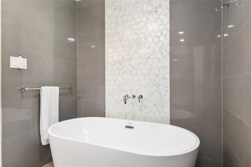 На продажу: $625,000 (5 спален, 3 ванн, 2330 Квадратных фут)