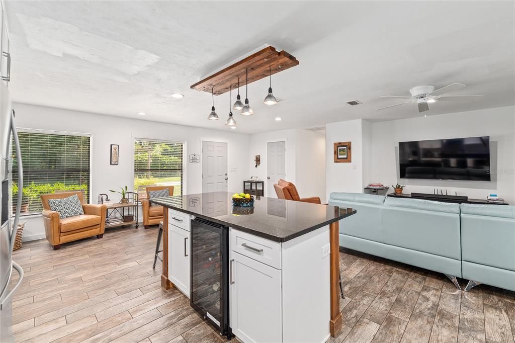 На продажу: $625,000 (5 спален, 3 ванн, 2330 Квадратных фут)