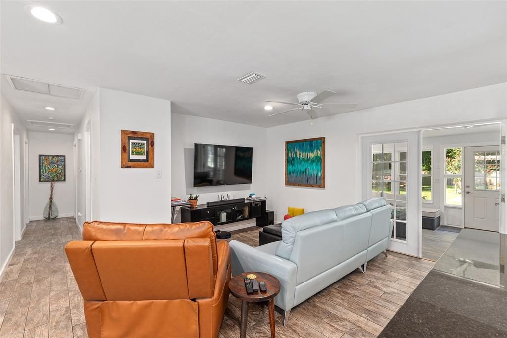 На продажу: $625,000 (5 спален, 3 ванн, 2330 Квадратных фут)