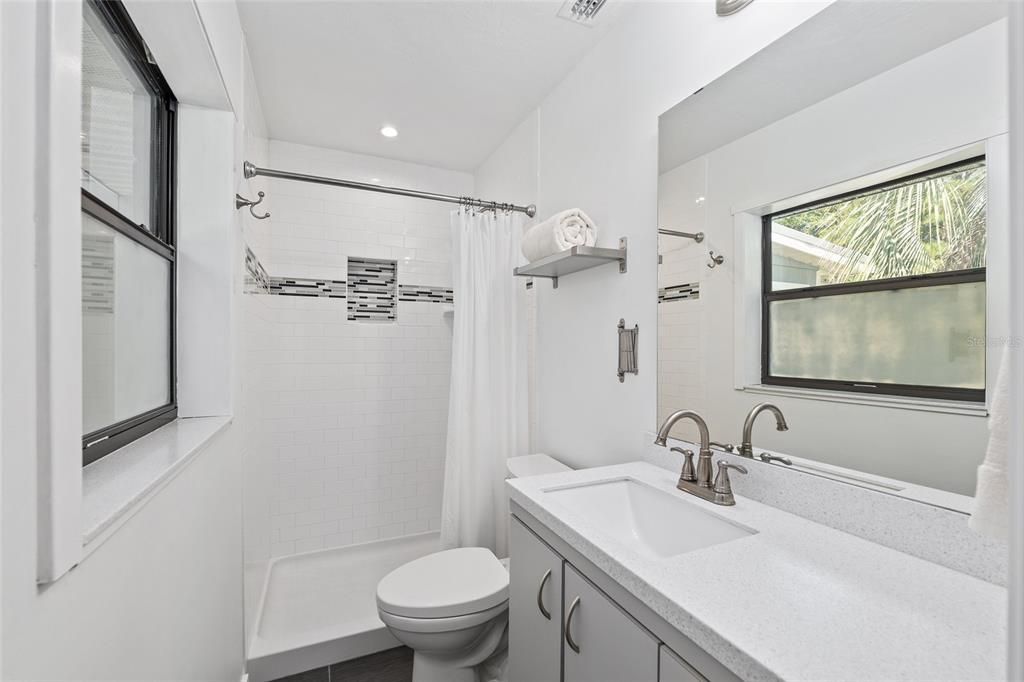 На продажу: $625,000 (5 спален, 3 ванн, 2330 Квадратных фут)