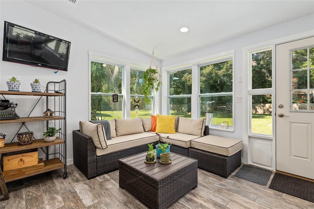 На продажу: $625,000 (5 спален, 3 ванн, 2330 Квадратных фут)