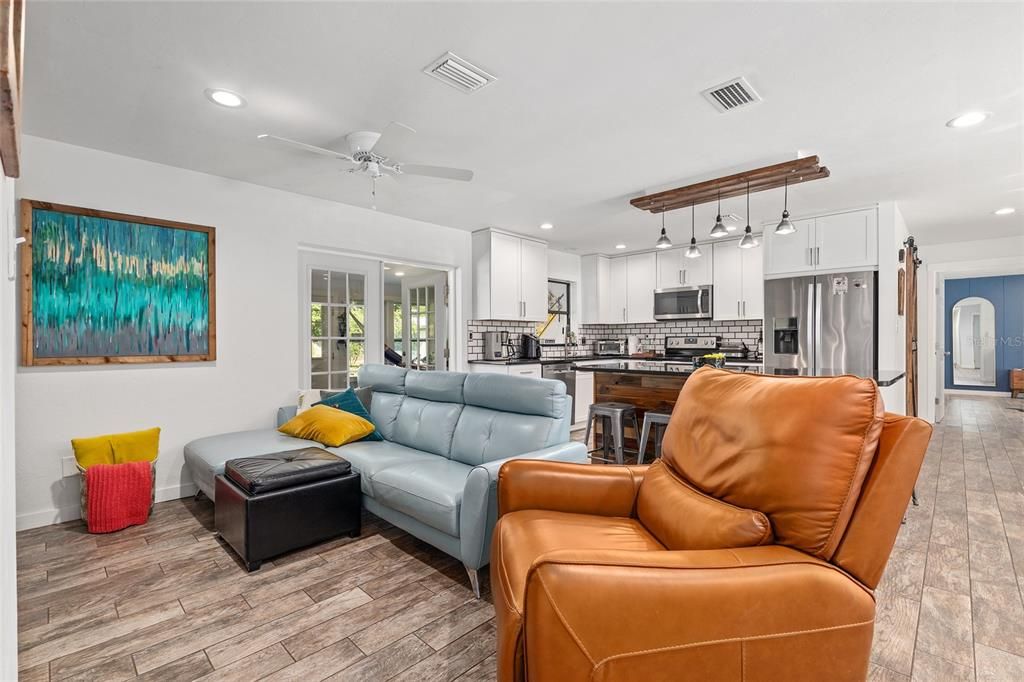 На продажу: $625,000 (5 спален, 3 ванн, 2330 Квадратных фут)