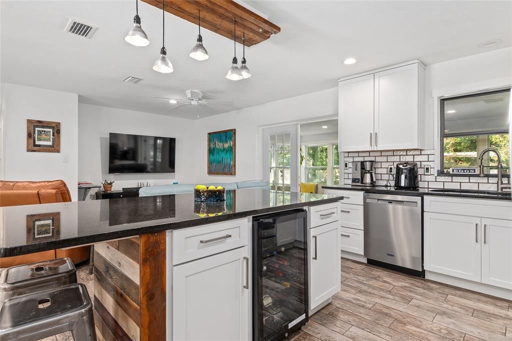 На продажу: $625,000 (5 спален, 3 ванн, 2330 Квадратных фут)