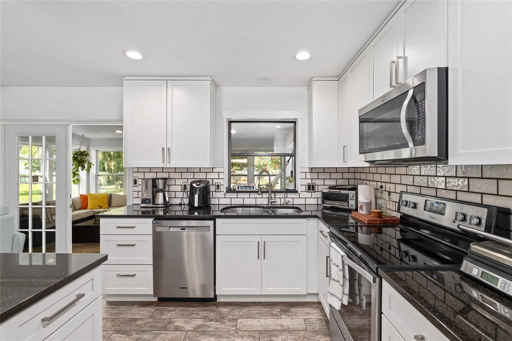 На продажу: $625,000 (5 спален, 3 ванн, 2330 Квадратных фут)