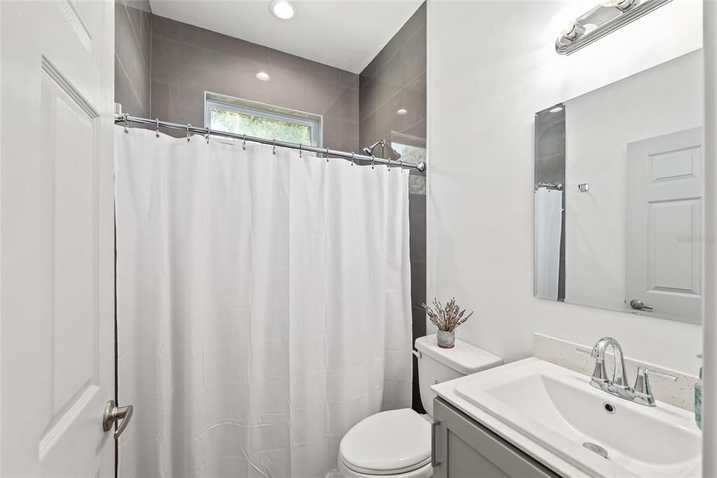 На продажу: $625,000 (5 спален, 3 ванн, 2330 Квадратных фут)