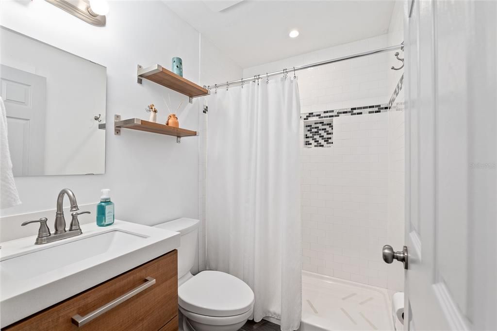 На продажу: $625,000 (5 спален, 3 ванн, 2330 Квадратных фут)