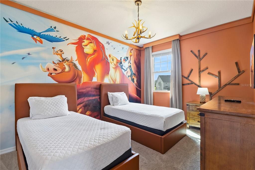 待售: $980,000 (9 贝兹, 6 浴室, 4363 平方英尺)