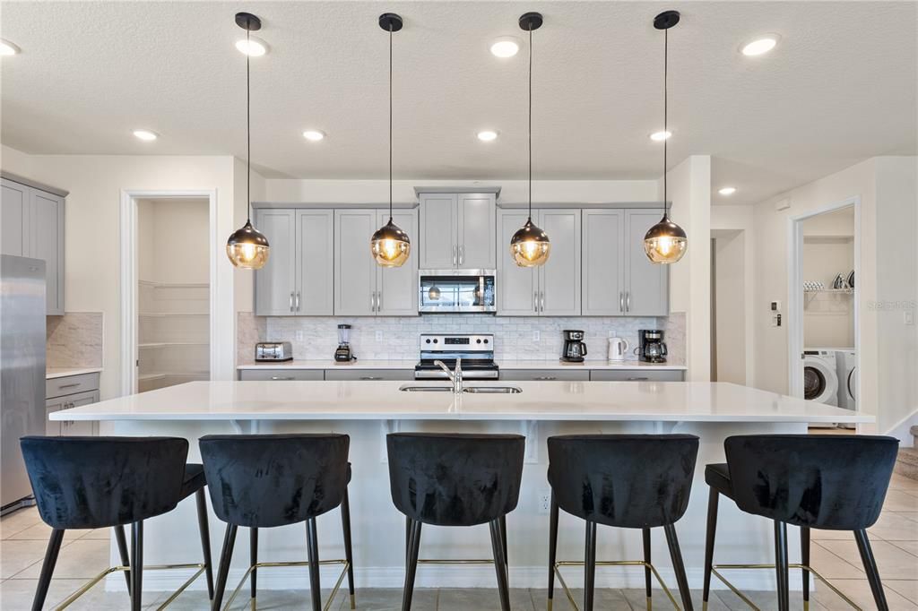 待售: $980,000 (9 贝兹, 6 浴室, 4363 平方英尺)