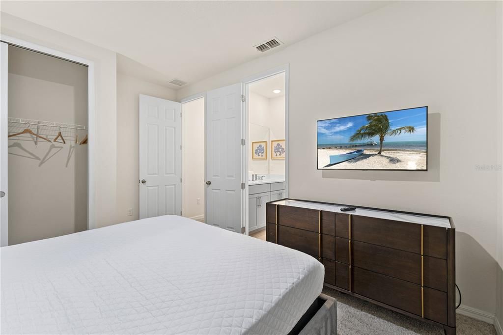 待售: $980,000 (9 贝兹, 6 浴室, 4363 平方英尺)