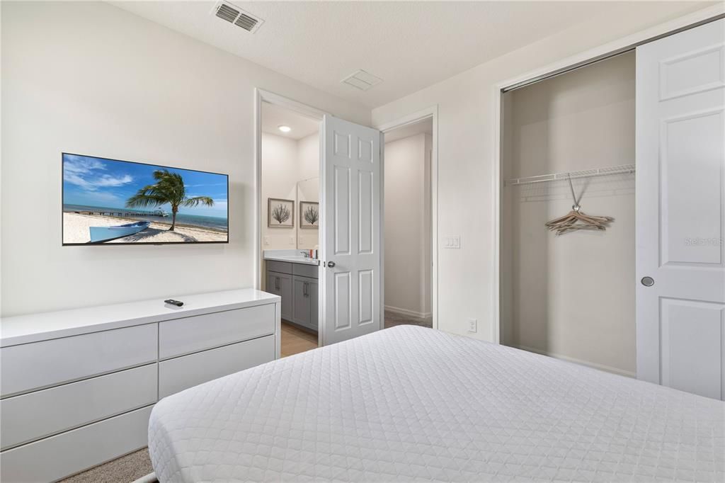 待售: $980,000 (9 贝兹, 6 浴室, 4363 平方英尺)