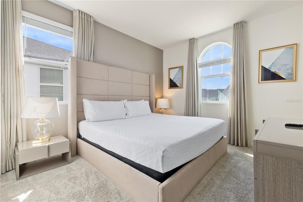 待售: $980,000 (9 贝兹, 6 浴室, 4363 平方英尺)