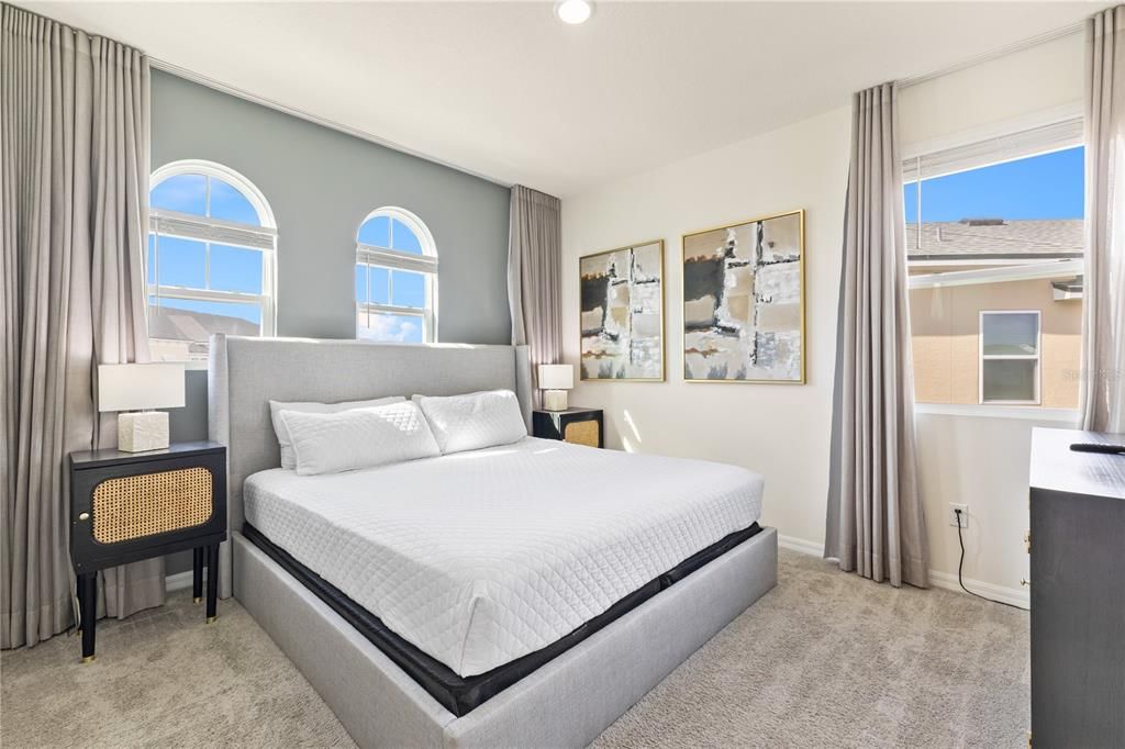 待售: $980,000 (9 贝兹, 6 浴室, 4363 平方英尺)