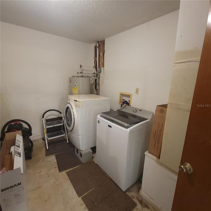 Active With Contract: $290,000 (3 beds, 2 baths, 1260 Square Feet)