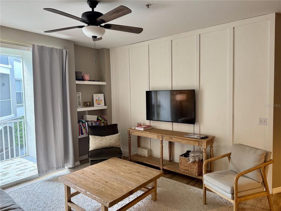 Activo con contrato: $1,895 (4 camas, 2 baños, 1313 Pies cuadrados)