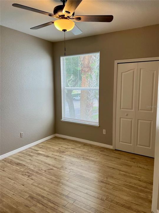 Activo con contrato: $1,895 (4 camas, 2 baños, 1313 Pies cuadrados)