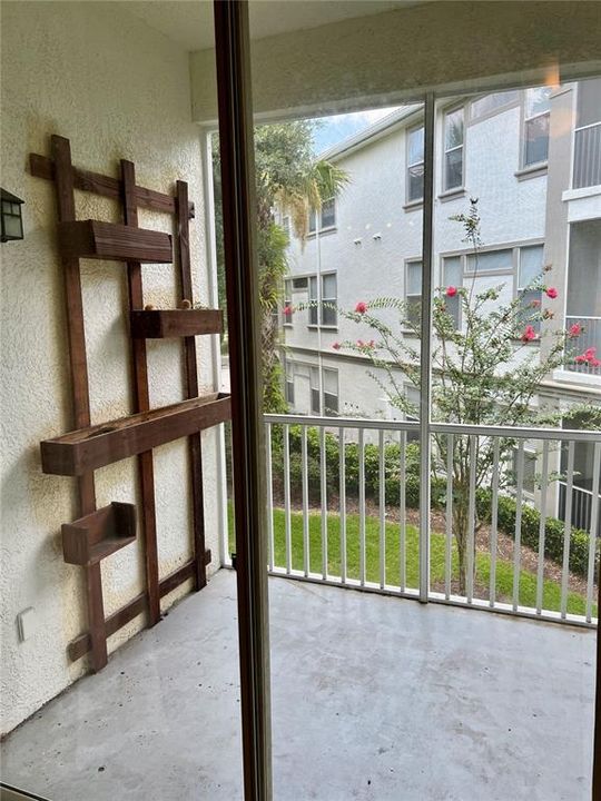 Activo con contrato: $1,895 (4 camas, 2 baños, 1313 Pies cuadrados)