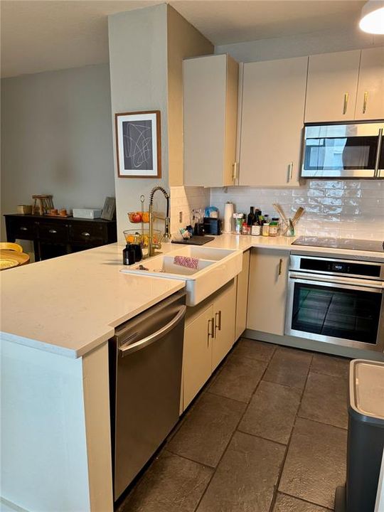 Activo con contrato: $1,895 (4 camas, 2 baños, 1313 Pies cuadrados)