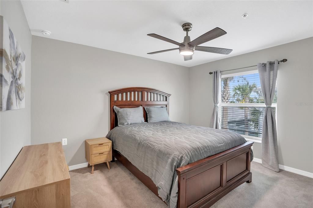 Activo con contrato: $369,000 (2 camas, 2 baños, 1655 Pies cuadrados)