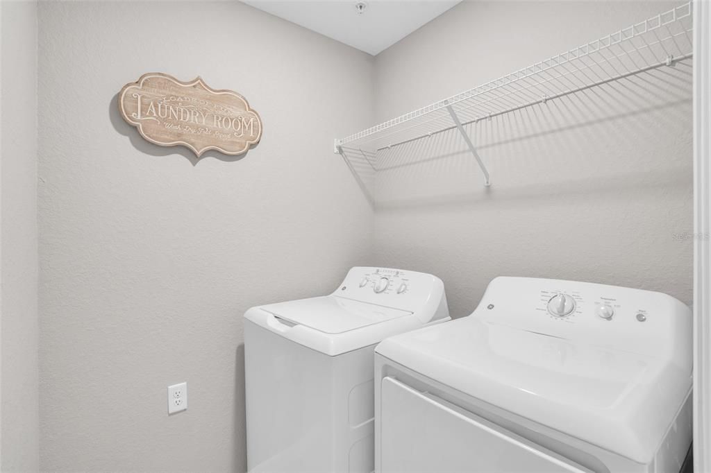 Activo con contrato: $369,000 (2 camas, 2 baños, 1655 Pies cuadrados)