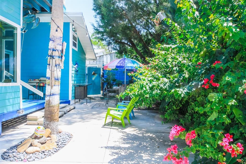 For Sale: $385,000 (2 beds, 2 baths, 1392 Square Feet)