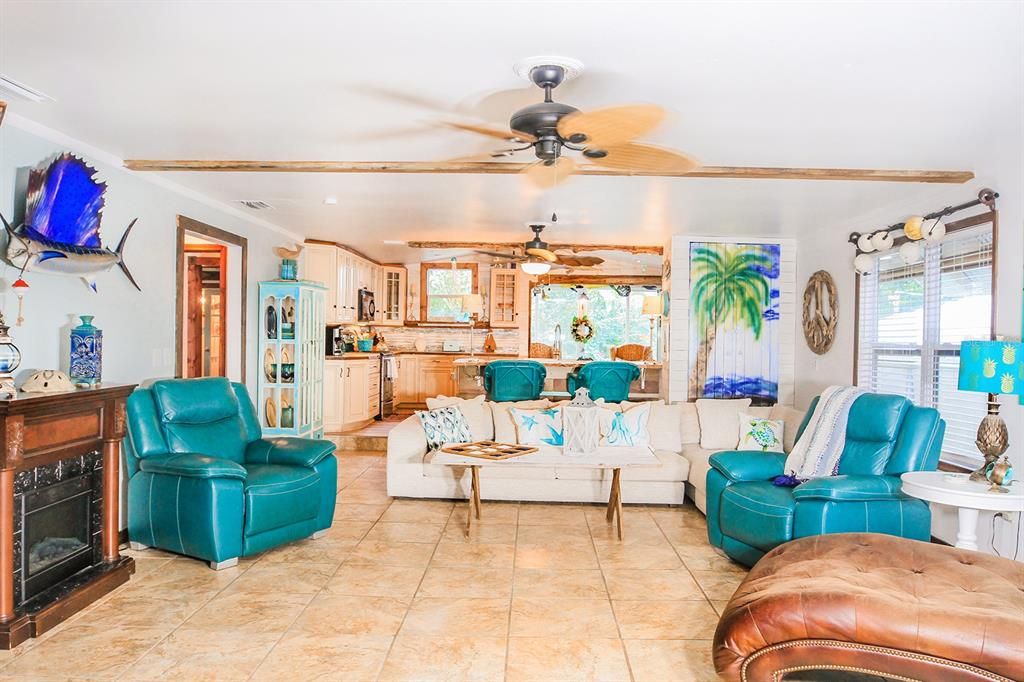 For Sale: $385,000 (2 beds, 2 baths, 1392 Square Feet)