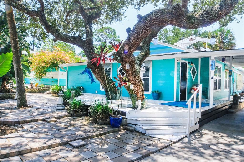 For Sale: $385,000 (2 beds, 2 baths, 1392 Square Feet)