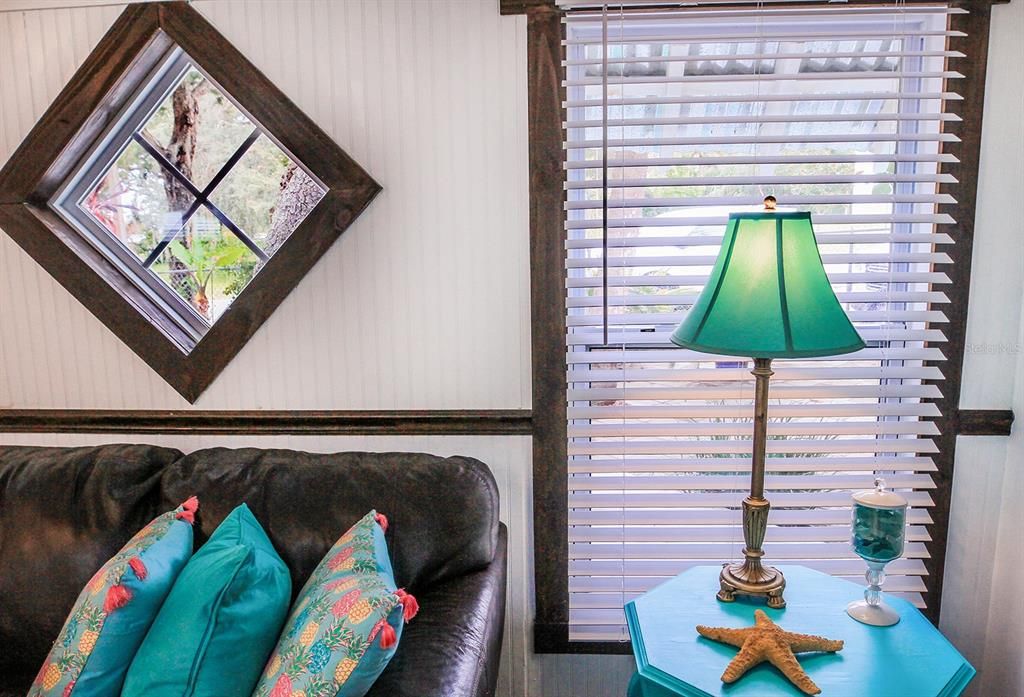 For Sale: $385,000 (2 beds, 2 baths, 1392 Square Feet)