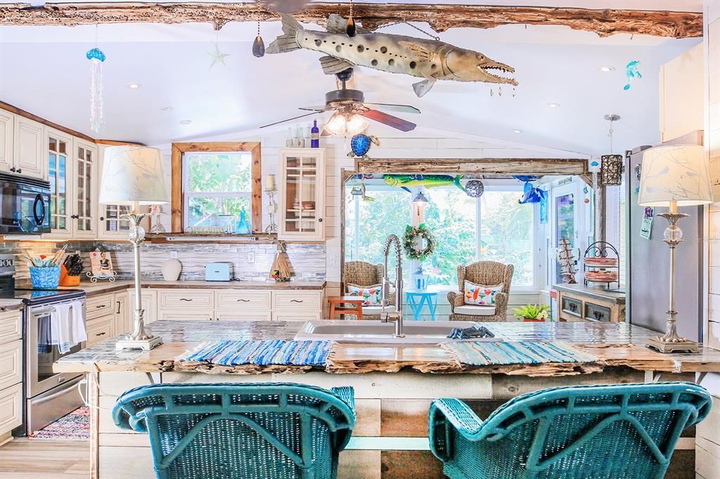 For Sale: $385,000 (2 beds, 2 baths, 1392 Square Feet)