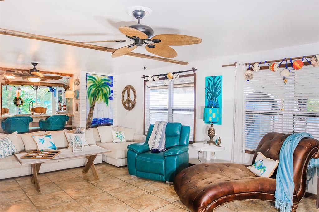 For Sale: $385,000 (2 beds, 2 baths, 1392 Square Feet)