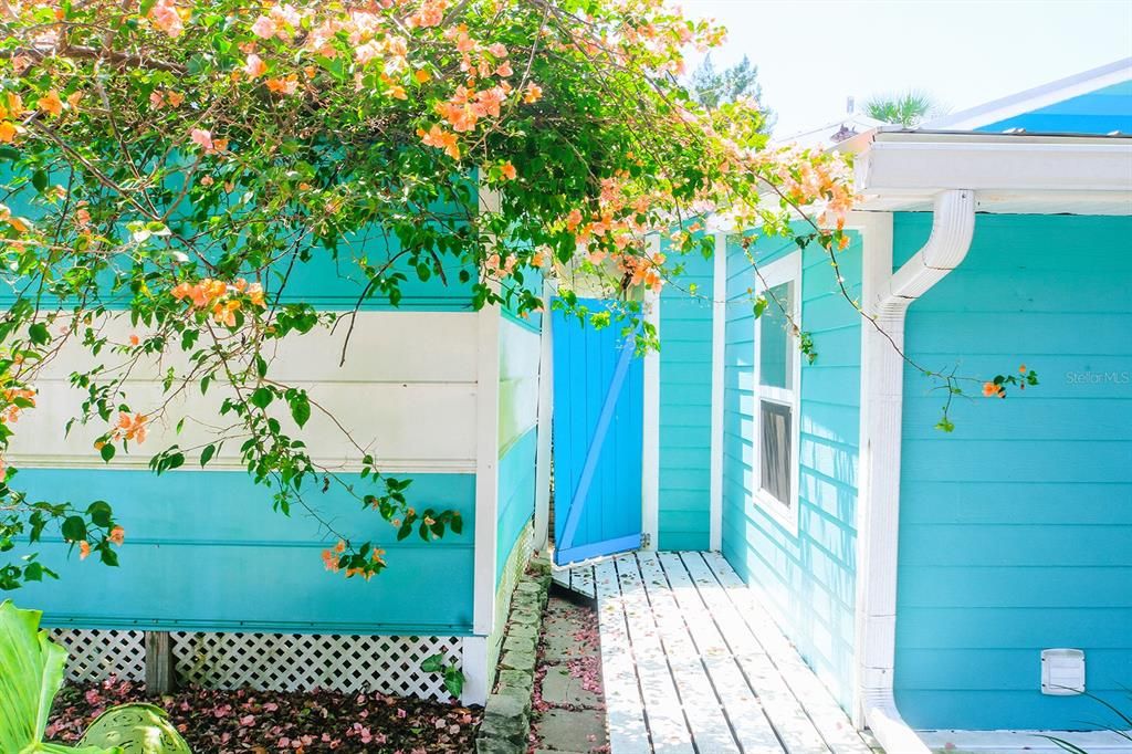 For Sale: $385,000 (2 beds, 2 baths, 1392 Square Feet)