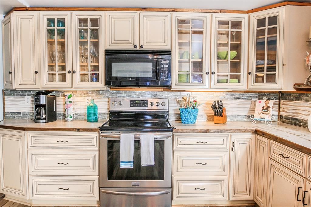 For Sale: $385,000 (2 beds, 2 baths, 1392 Square Feet)