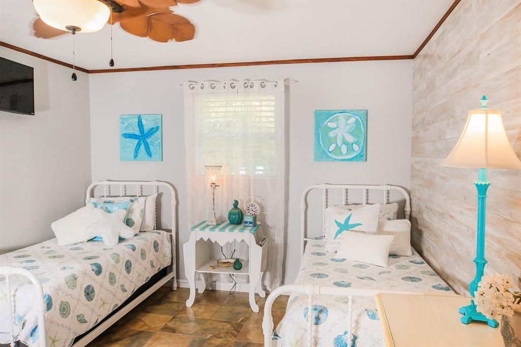 For Sale: $385,000 (2 beds, 2 baths, 1392 Square Feet)