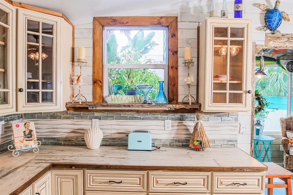 For Sale: $385,000 (2 beds, 2 baths, 1392 Square Feet)