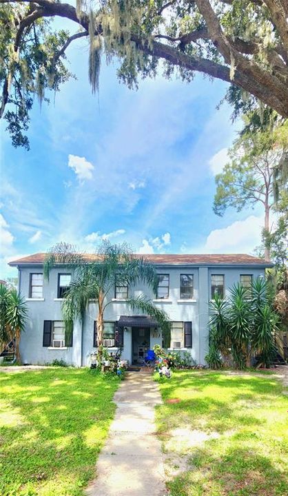 For Rent: $1,000 (1 beds, 1 baths, 1052 Square Feet)