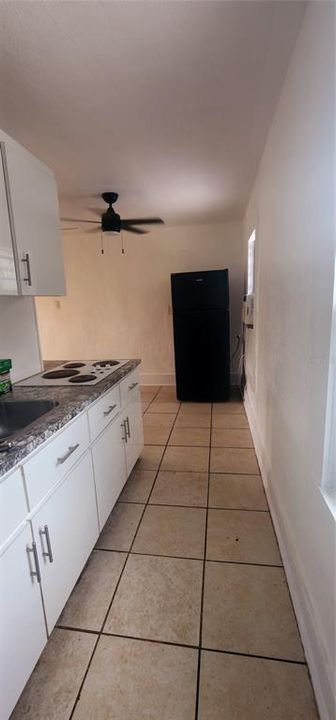 For Rent: $1,000 (1 beds, 1 baths, 1052 Square Feet)