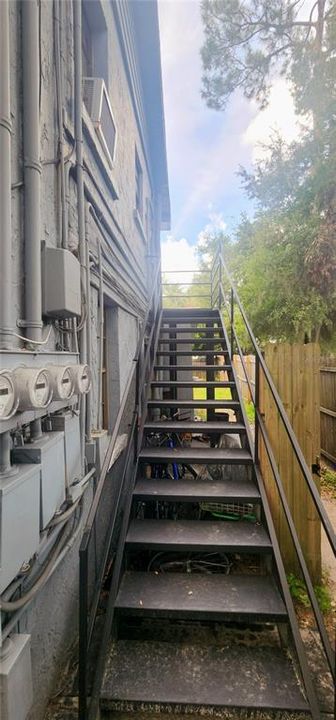 For Rent: $1,000 (1 beds, 1 baths, 1052 Square Feet)