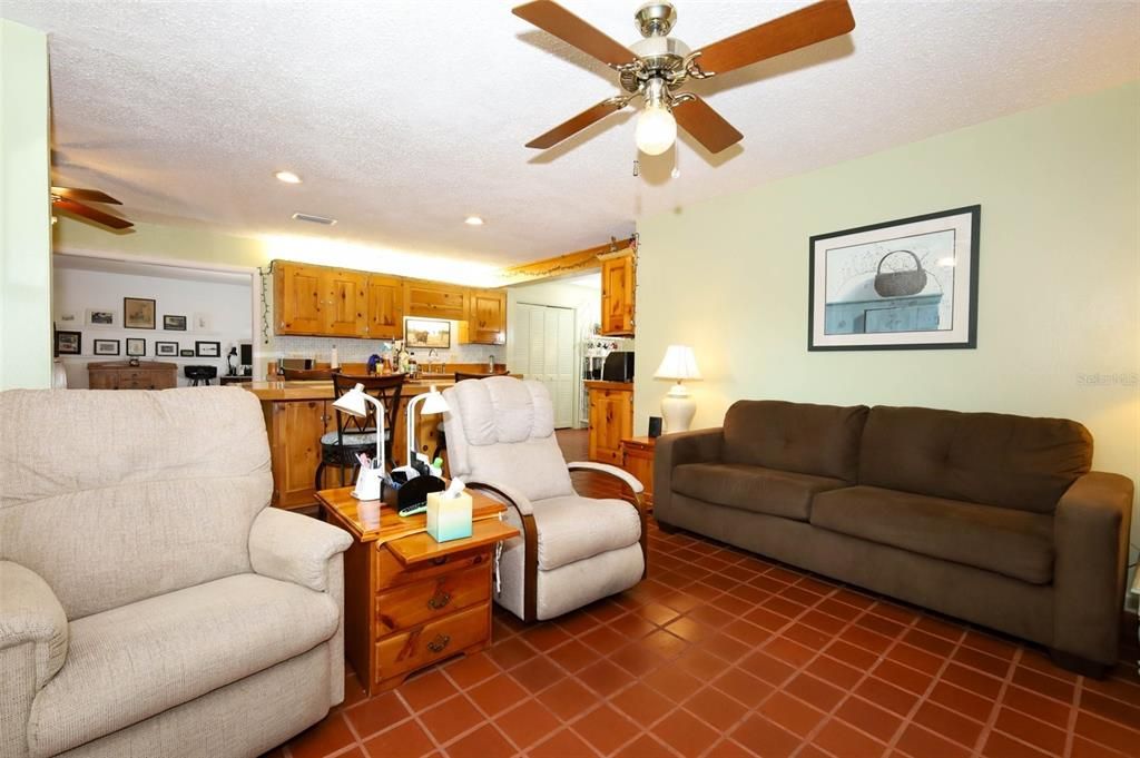 待售: $348,700 (3 贝兹, 2 浴室, 1696 平方英尺)