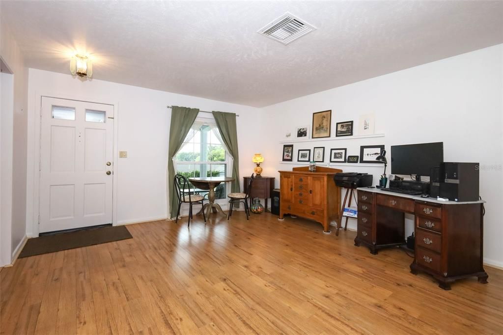 待售: $348,700 (3 贝兹, 2 浴室, 1696 平方英尺)