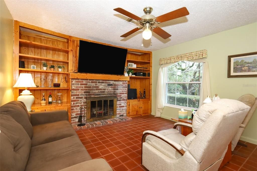 待售: $348,700 (3 贝兹, 2 浴室, 1696 平方英尺)